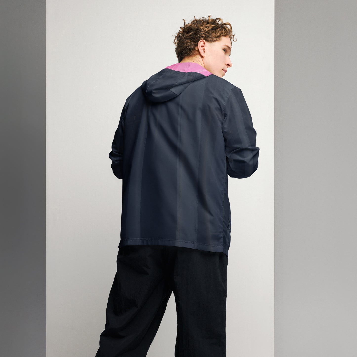 Indigo and Pink Men’s Hooded Windbreaker: Water-Resistant Athletic Jacket